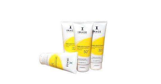 8 Reasons Wearing Sunscreen is Important