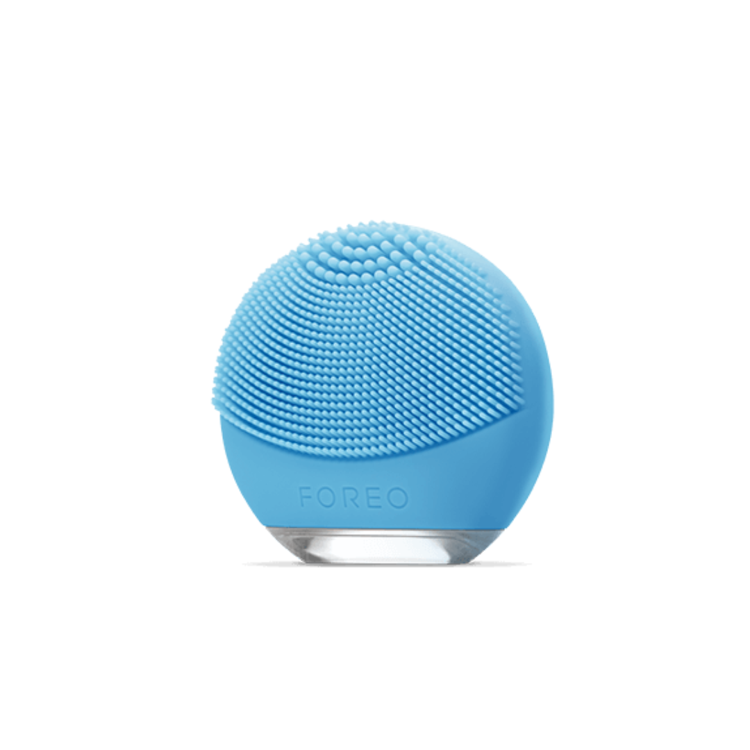 FOREO LUNA Go: Portable and powerful facial cleansing device, providing on-the-go skincare for a refreshed and radiant complexion