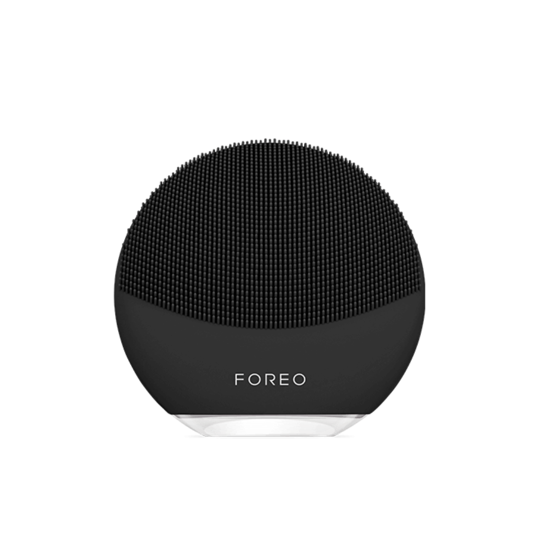 FOREO LUNA Mini 3: Experience gentle yet effective facial cleansing with the compact and portable FOREO LUNA Mini 3, a versatile skincare device for clear, healthy-looking skin