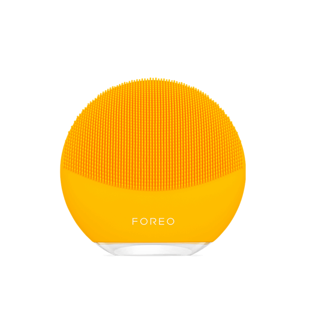 FOREO LUNA Mini 3: Experience gentle yet effective facial cleansing with the compact and portable FOREO LUNA Mini 3, a versatile skincare device for clear, healthy-looking skin