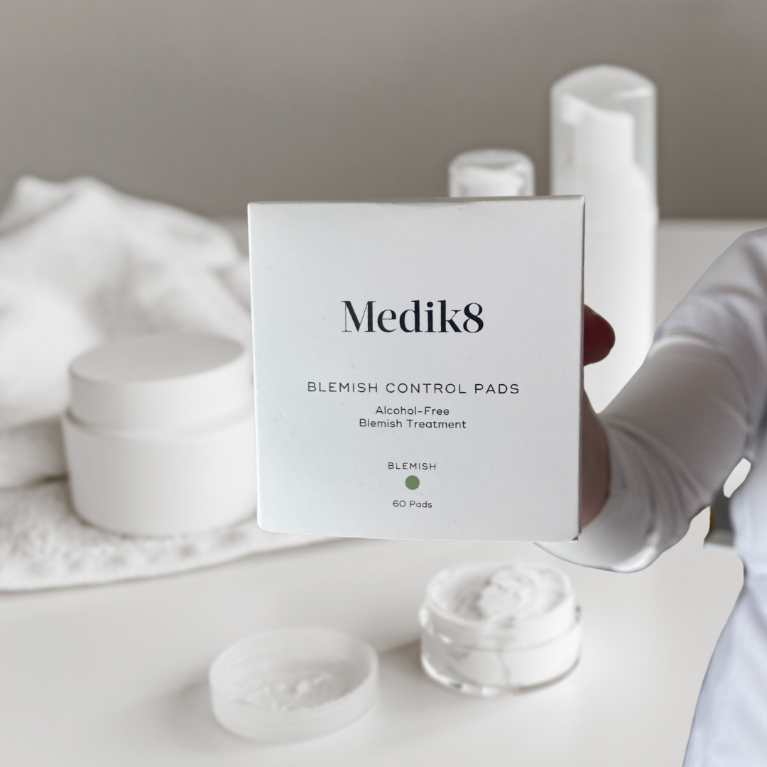 MEDIK8 Blemish Control Pads 60 Pads: Take control of blemishes with MEDIK8 Blemish Control Pads, specially formulated pads that help to exfoliate, clarify, and prevent breakouts for a clearer and healthier complexion.