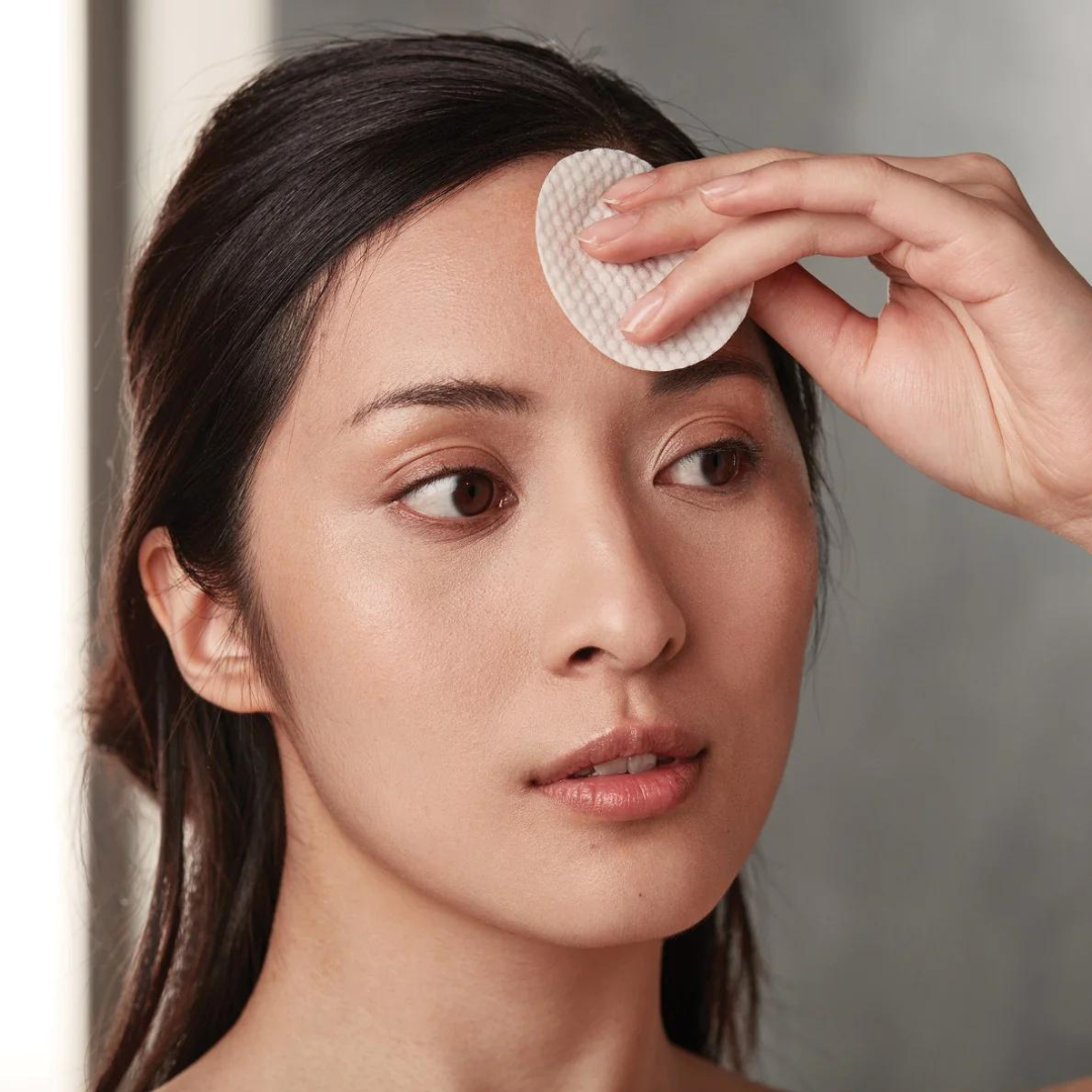 MEDIK8 Blemish Control Pads 60 Pads: Take control of blemishes with MEDIK8 Blemish Control Pads, specially formulated pads that help to exfoliate, clarify, and prevent breakouts for a clearer and healthier complexion.