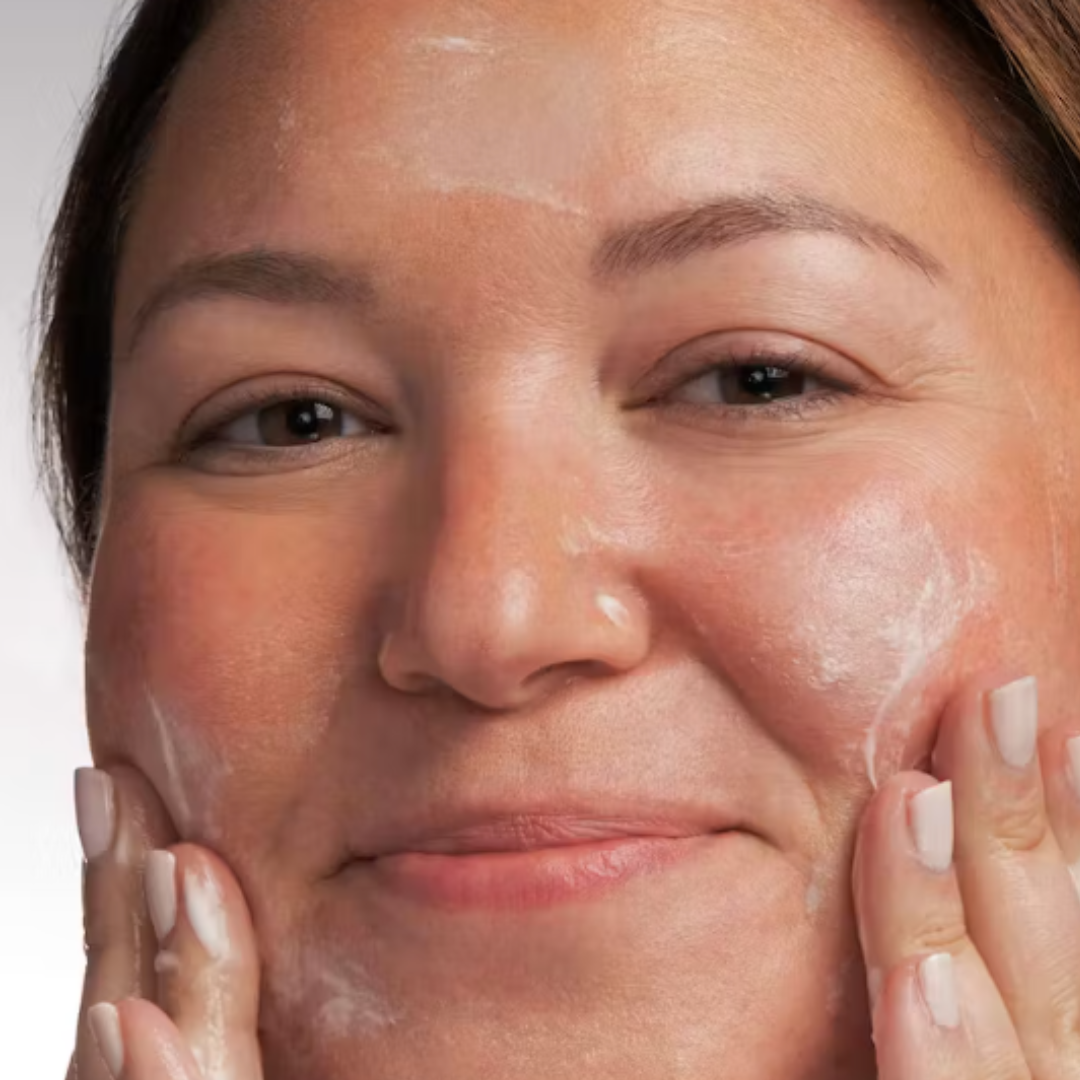 NEOSTRATA Clarify Mandelic Clarifying Cleanser 200ml: Achieve clarified and blemish-free skin with NEOSTRATA Clarify Mandelic Clarifying Cleanser, a gentle yet effective cleanser formulated with mandelic acid to exfoliate and purify the skin, promoting a clearer and smoother complexion.