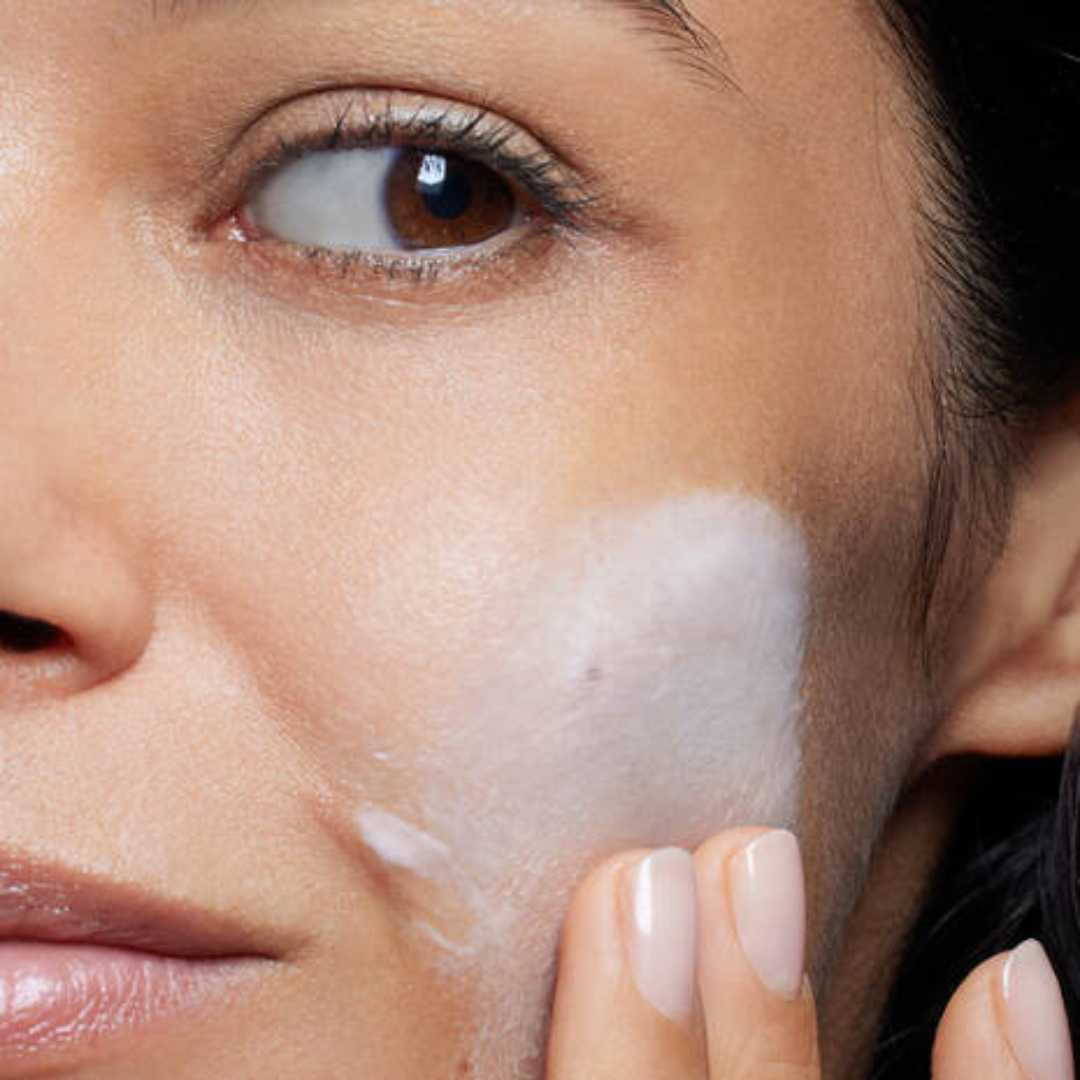 SKINCEUTICALS Gentle Cleanser 200ml: Cleanse and refresh your skin with SKINCEUTICALS Gentle Cleanser, a mild and non-irritating formula that effectively removes impurities, makeup, and excess oil without stripping the skin of its natural moisture, leaving it clean, soft, and balanced.