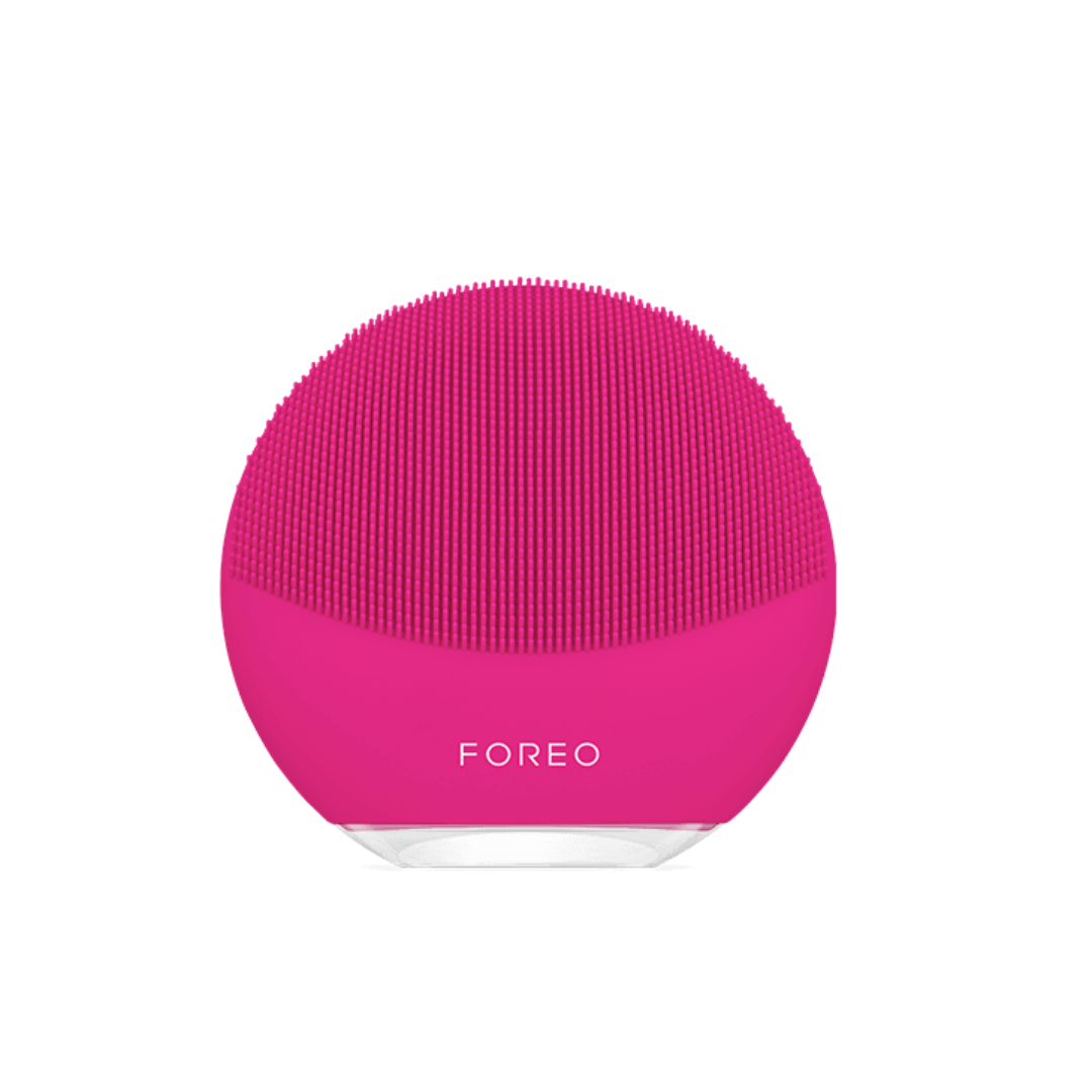 FOREO LUNA Mini 3: Experience gentle yet effective facial cleansing with the compact and portable FOREO LUNA Mini 3, a versatile skincare device for clear, healthy-looking skin