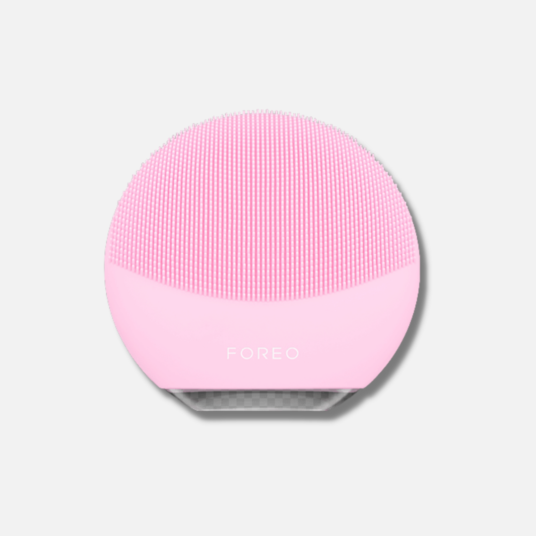 FOREO LUNA Mini 3: Experience gentle yet effective facial cleansing with the compact and portable FOREO LUNA Mini 3, a versatile skincare device for clear, healthy-looking skin
